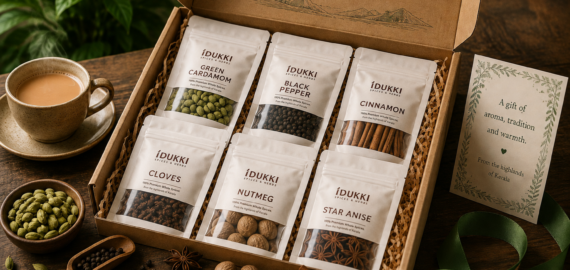 Kerala spice gift box with cardamom, black pepper, cinnamon, cloves, nutmeg and star anise Kerala spice gift box with cardamom, black pepper, cinnamon, cloves, nutmeg and star anise